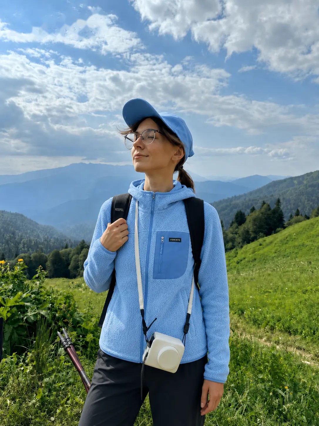 Chaqueta polar con capucha azul, imagen 2