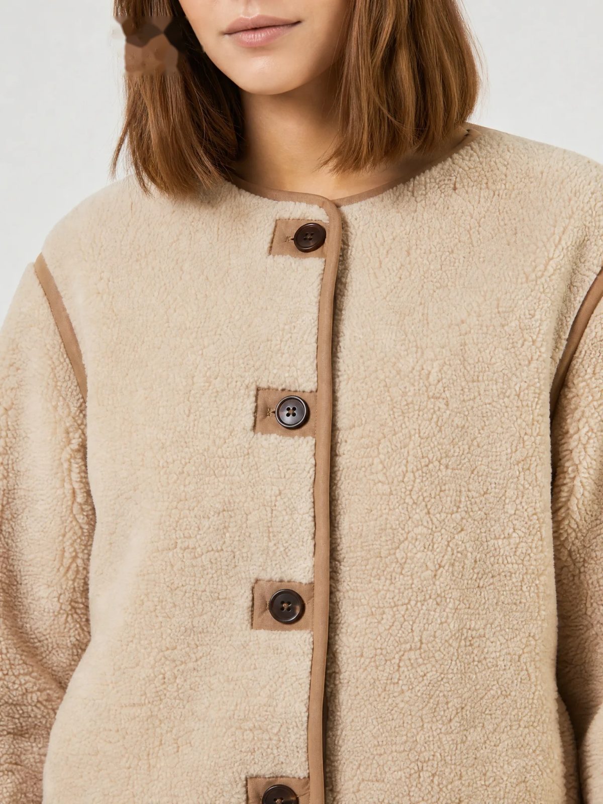 Chaqueta sherpa de pelo alto con cuello alto · tono III, imagen 4