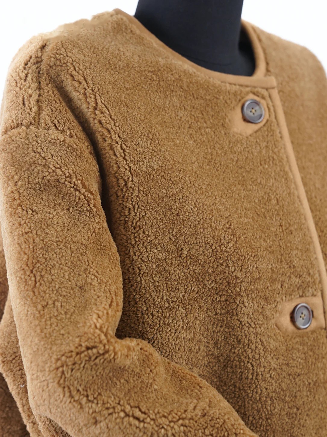 Chaqueta sherpa de pelo alto con cuello alto · tono IV, imagen 6